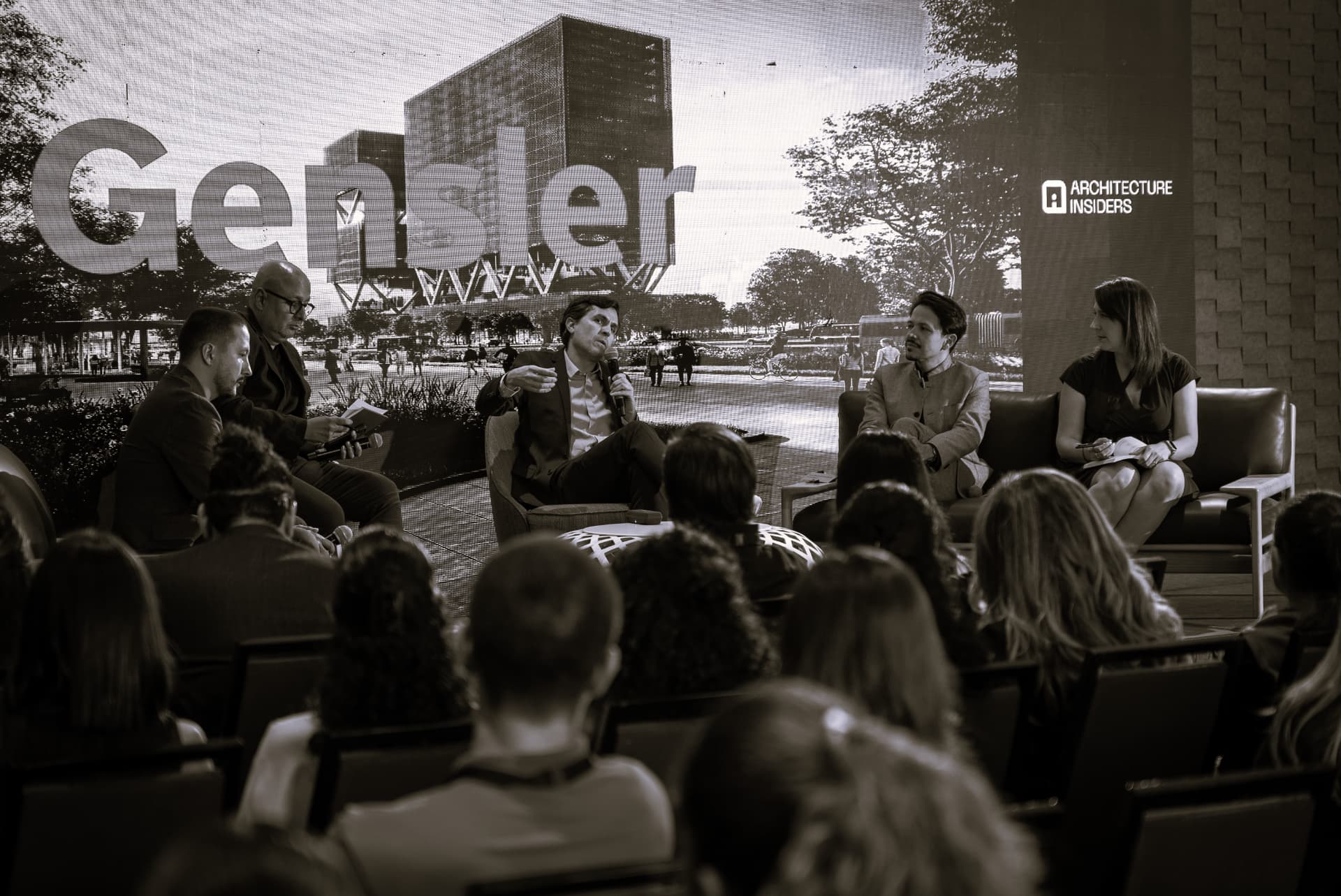 Panel de discusión en una edición previa de Architecture Insiders